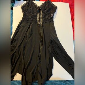Black slitless night gown